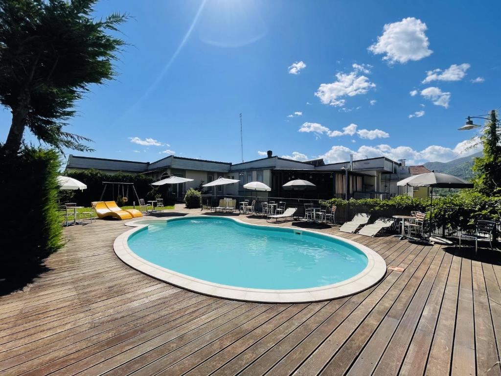 Bazén v ubytování Hotel Villa Cinzia nebo v jeho okolí