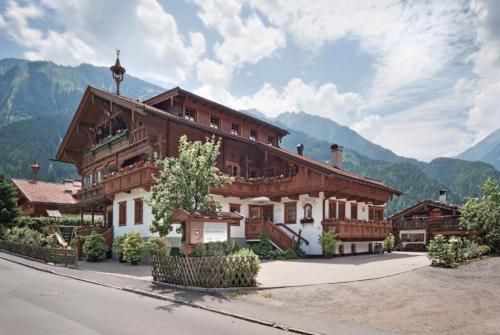 Nespecifikovaný výhled na hory nebo výhled na hory při pohledu z aparthotelu