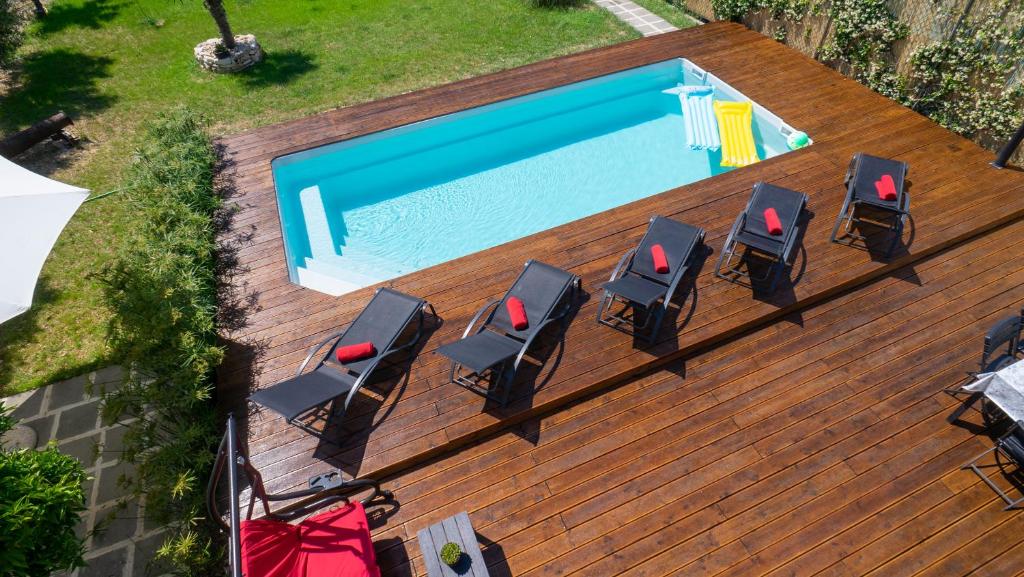 Bazén v ubytovaní Villa Anela (with pool and boat place) alebo v jeho blízkosti