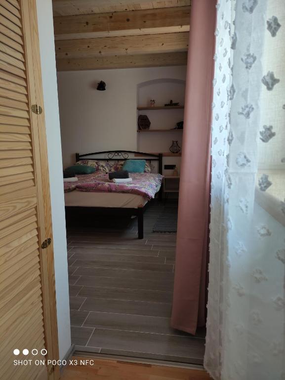 Postel nebo postele na pokoji v ubytování Garden apartment Dena