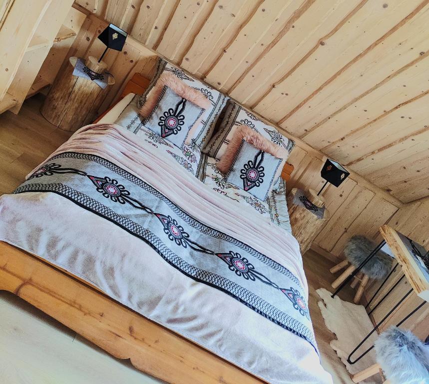 Posteľ alebo postele v izbe v ubytovaní VILLA JAGODOVO Biały Dunajec