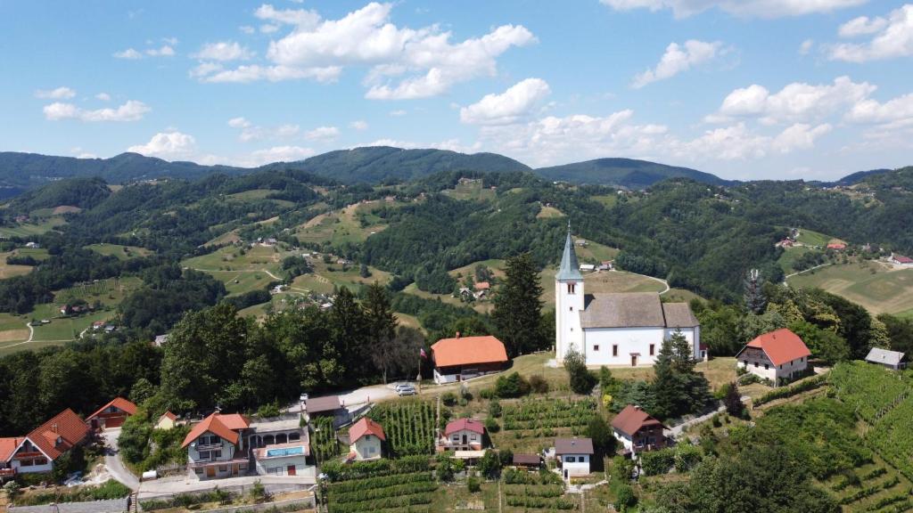 Příroda nedaleko venkovského domu