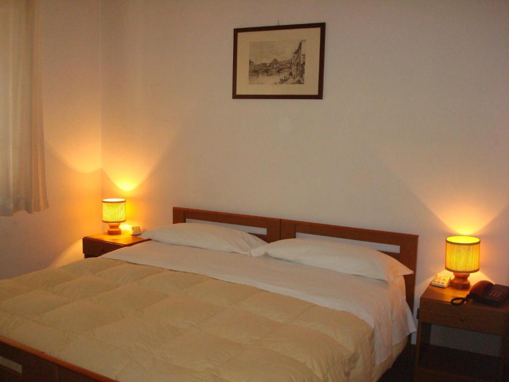 Postel nebo postele na pokoji v ubytování Albergo La Sfinge