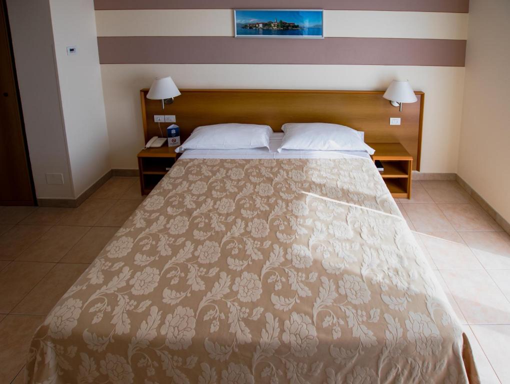 Postel nebo postele na pokoji v ubytování Hotel Alpi