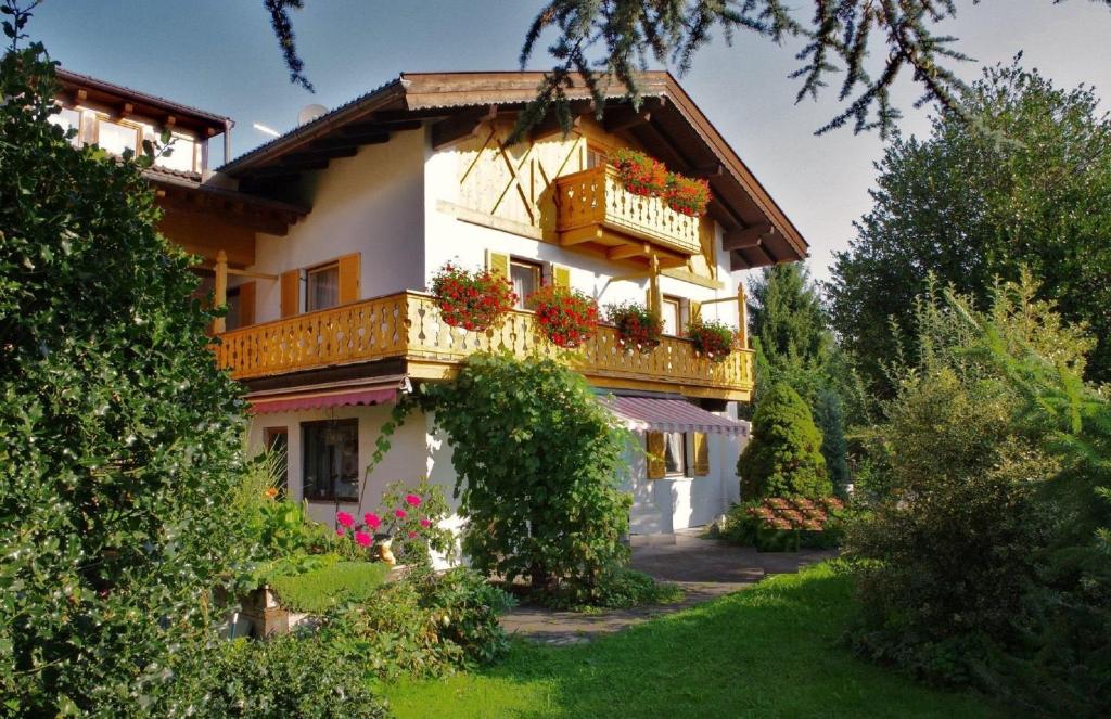 a house with a balcony with flowers on it at Gästehaus Lödermann in Garmisch-Partenkirchen