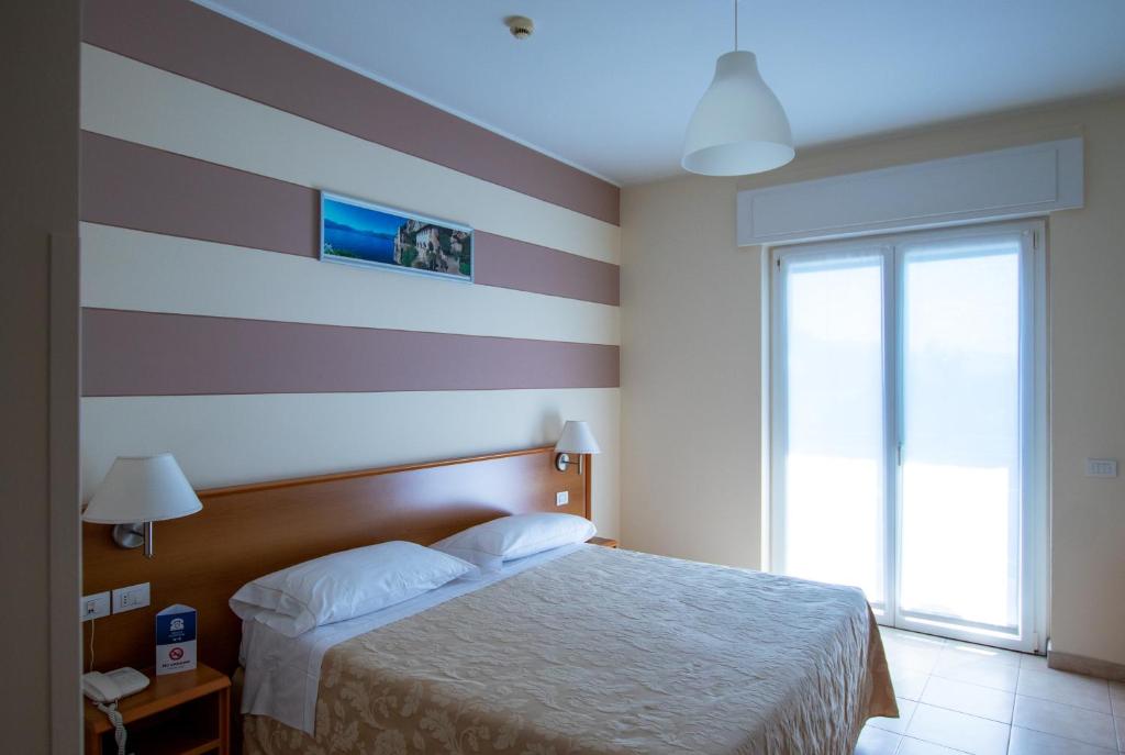 Postel nebo postele na pokoji v ubytování Hotel Alpi