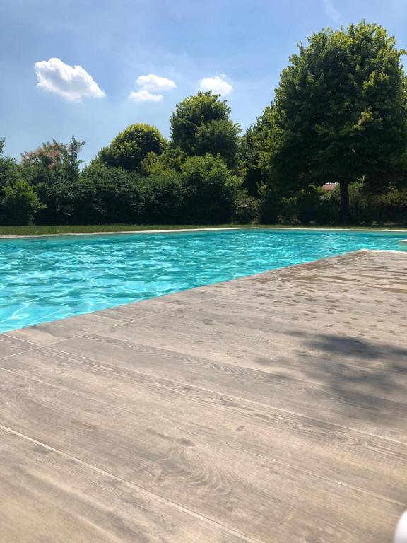 Bazén v ubytování B&B BAGOLARI nebo v jeho okolí