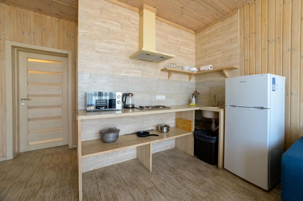 Kuchyň nebo kuchyňský kout v ubytování Prichal 80 Hotel
