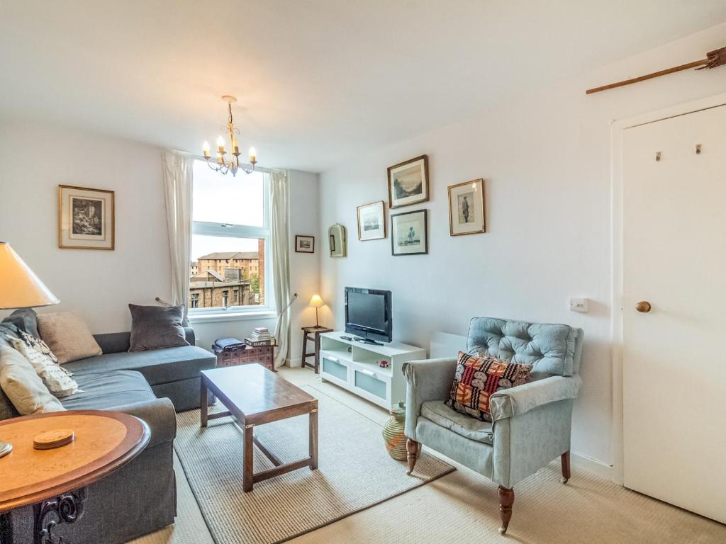 a living room with a couch and a table at Pass the Keys Stunning 1BD flat in City Centre in Edinburgh