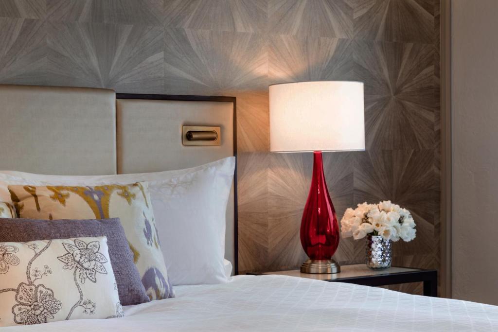 The Claremont Club & Spa, A Fairmont Hotel - Deluxe King Room