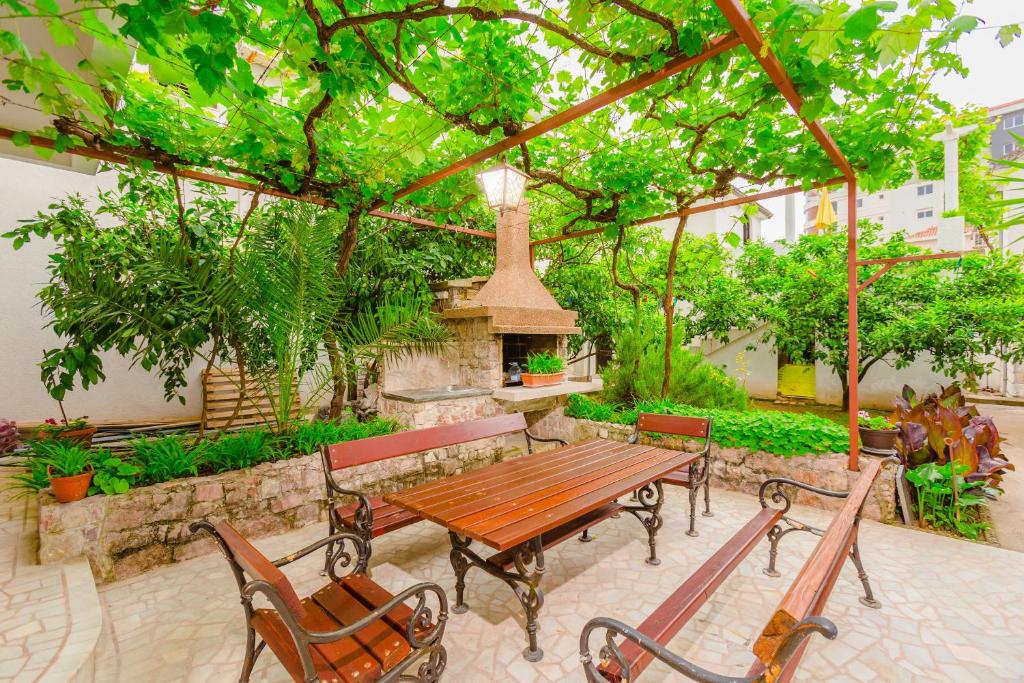 Фотография из галереи Franeta Apartments в Будве