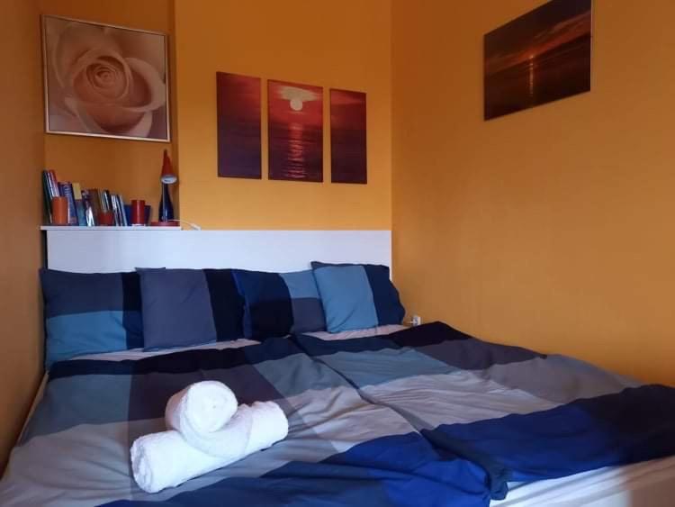 Łóżko lub łóżka w pokoju w obiekcie Balaton BeachSide Apartman Siófok N3
