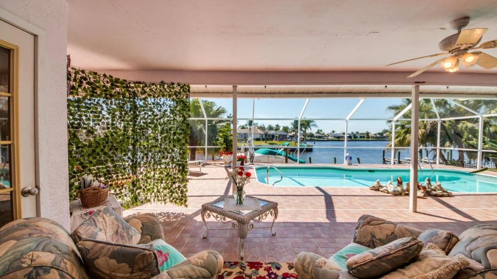 Lakeside at Cat Cay - Cape Coral - Roelens Vacations