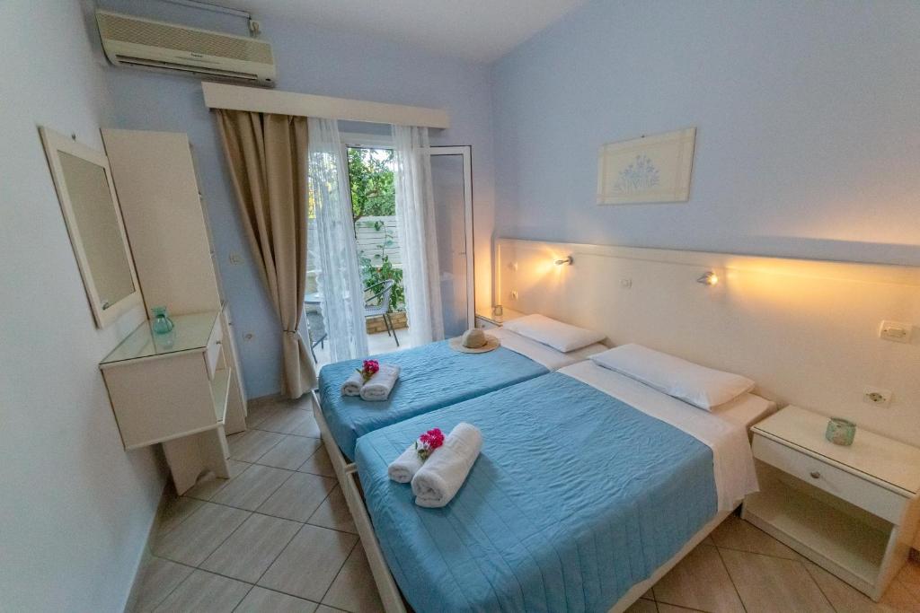 Postel nebo postele na pokoji v ubytování Angelina Apartments