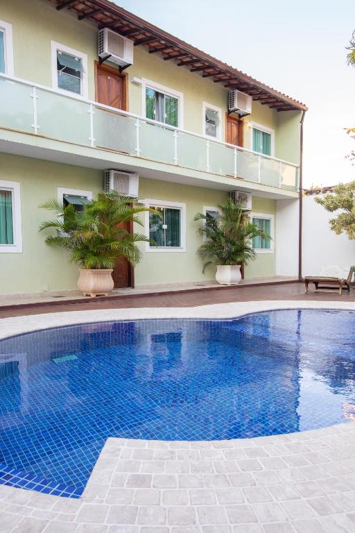 a swimming pool in front of a building at Luar de Geribá in Búzios