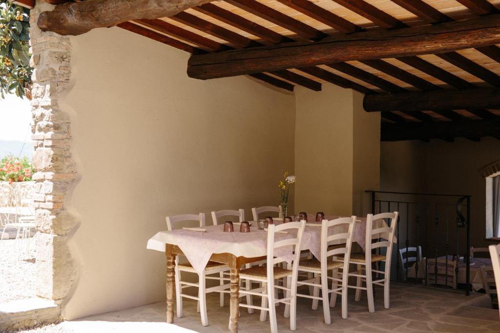 Restauracja lub miejsce do jedzenia w obiekcie Agriturismo I Millepini