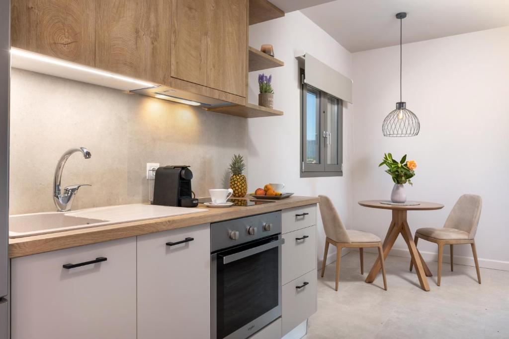 A cozinha ou kitchenette de Onore Luxury Suites