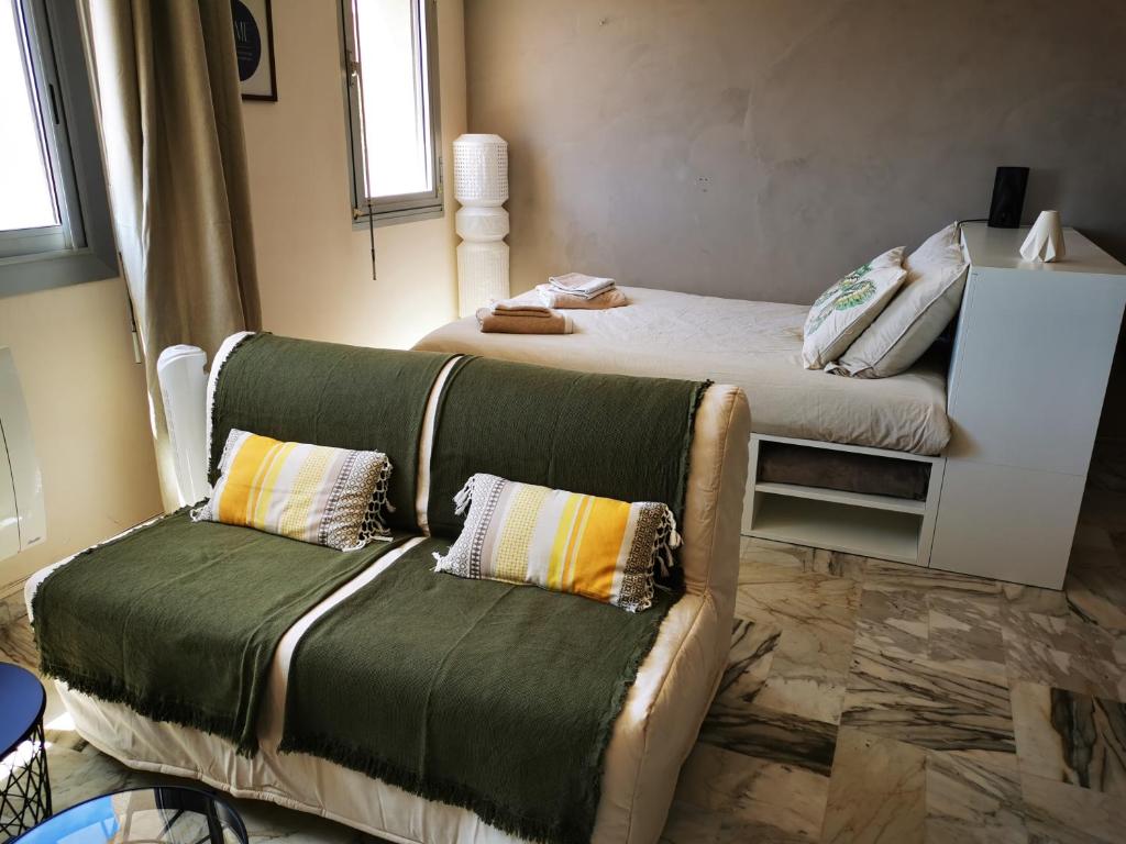 a living room with a couch and a bed at Studio avec vue in Toulon