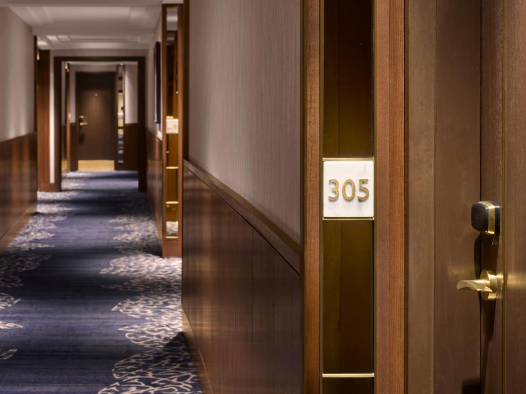 
Premium King Room - Mayfair Floor
