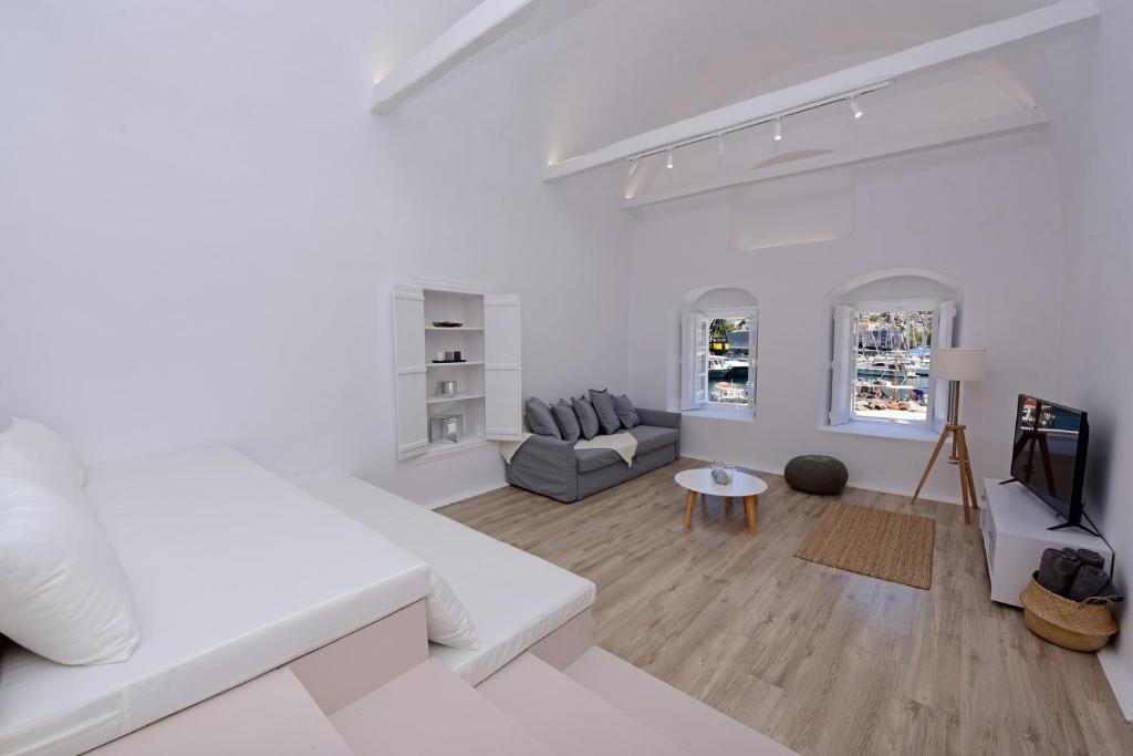 Posezení v ubytování Hydra Hospitality Port Apartment