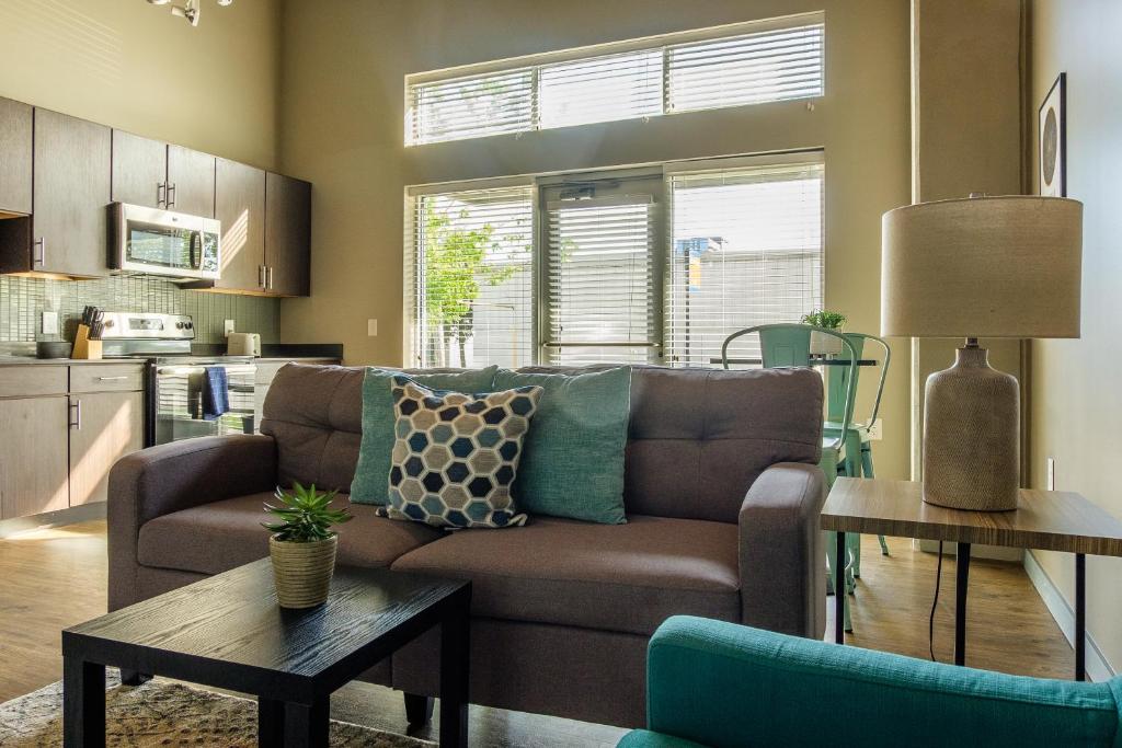 Frontdesk I The Cadence Apts The Gulch Nashville Nashville Updated 2021 Prices