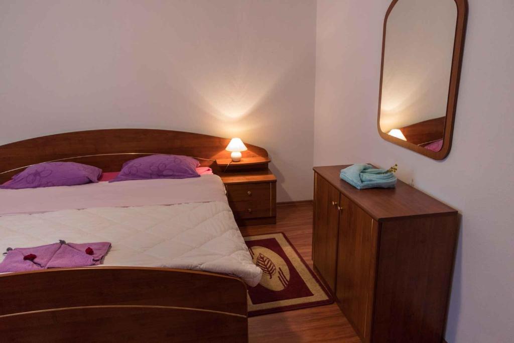 Voodi või voodid majutusasutuse Mundanije One-Bedroom Apartment 1 toas