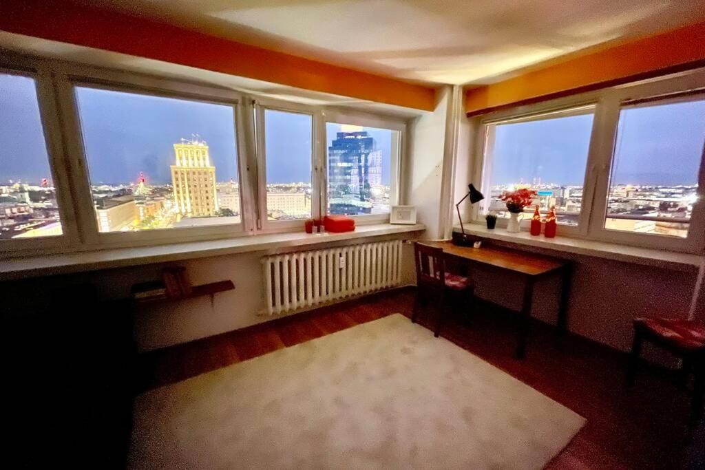 Posteľ alebo postele v izbe v ubytovaní ORANGE metro fast WiFi 1Gbs big TV HBO AppleTV