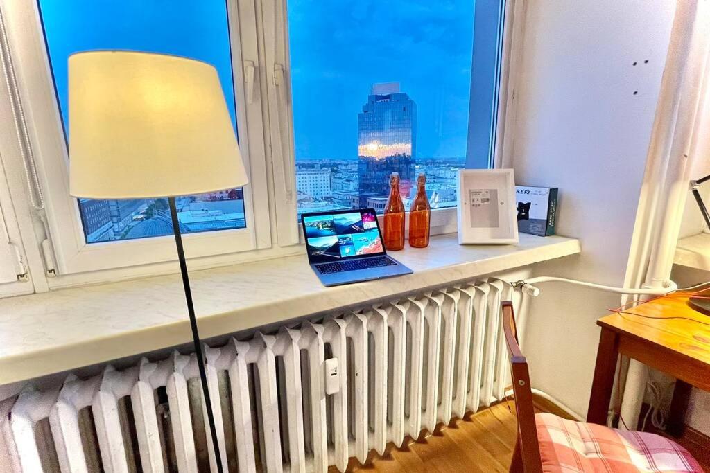 Fotografia z galérie ubytovania ORANGE metro fast WiFi 1Gbs big TV HBO AppleTV vo Varšave