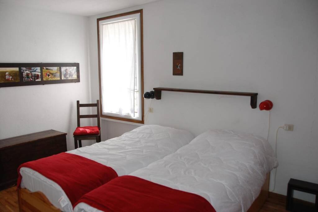 Łóżko lub łóżka w pokoju w obiekcie La Gerla - Maison de Charme - Vista Monte Bianco