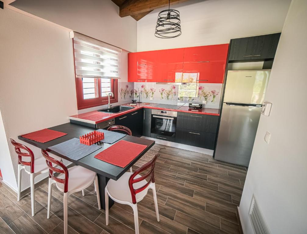 Kuchyň nebo kuchyňský kout v ubytování Olive Tree Suites