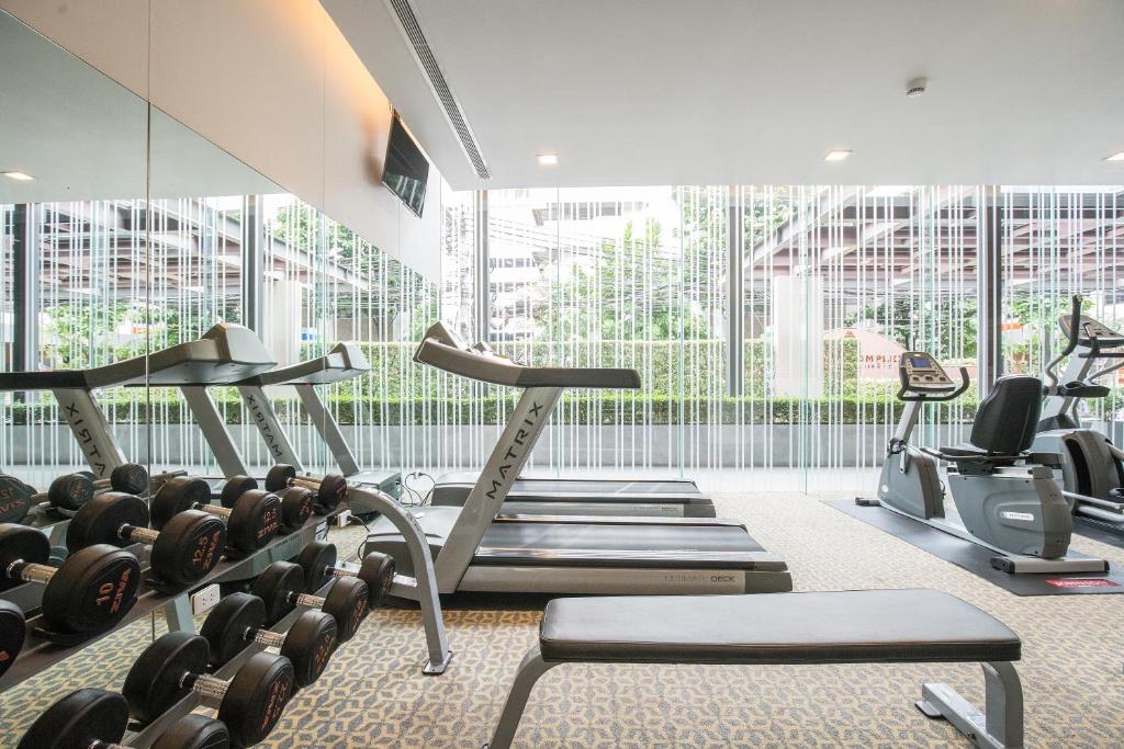Fitness centrum a/nebo fitness zařízení v ubytování Holiday Inn Express Bangkok Sathorn by IHG