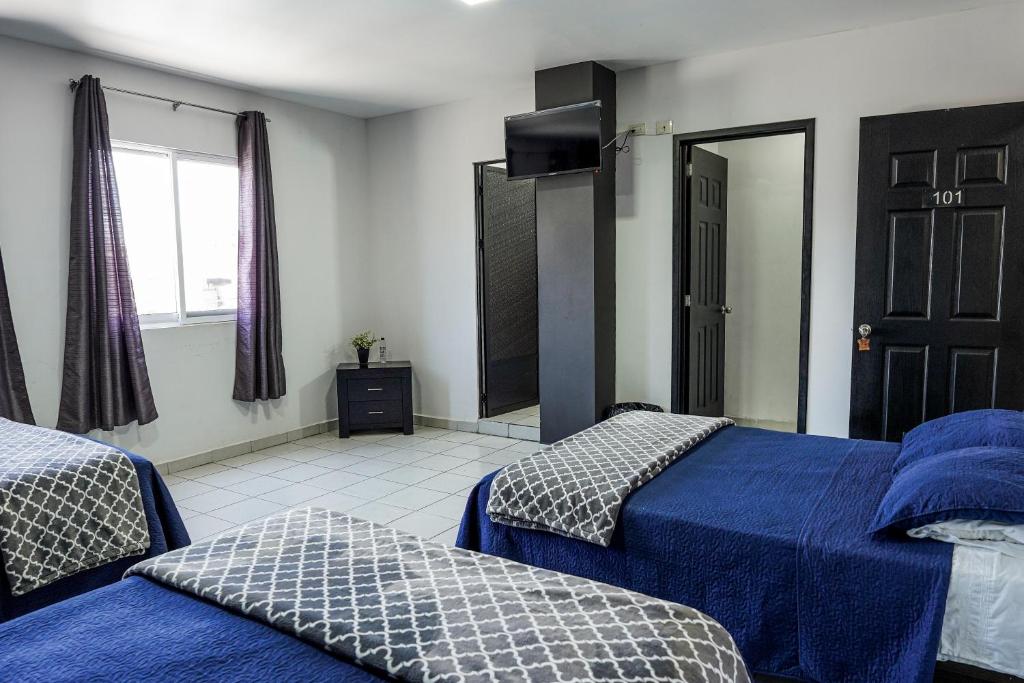 Postel nebo postele na pokoji v ubytování Hotel San Luis