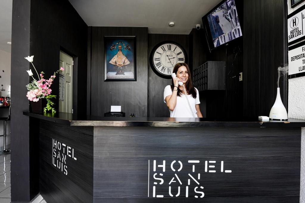 Členové personálu v ubytování Hotel San Luis