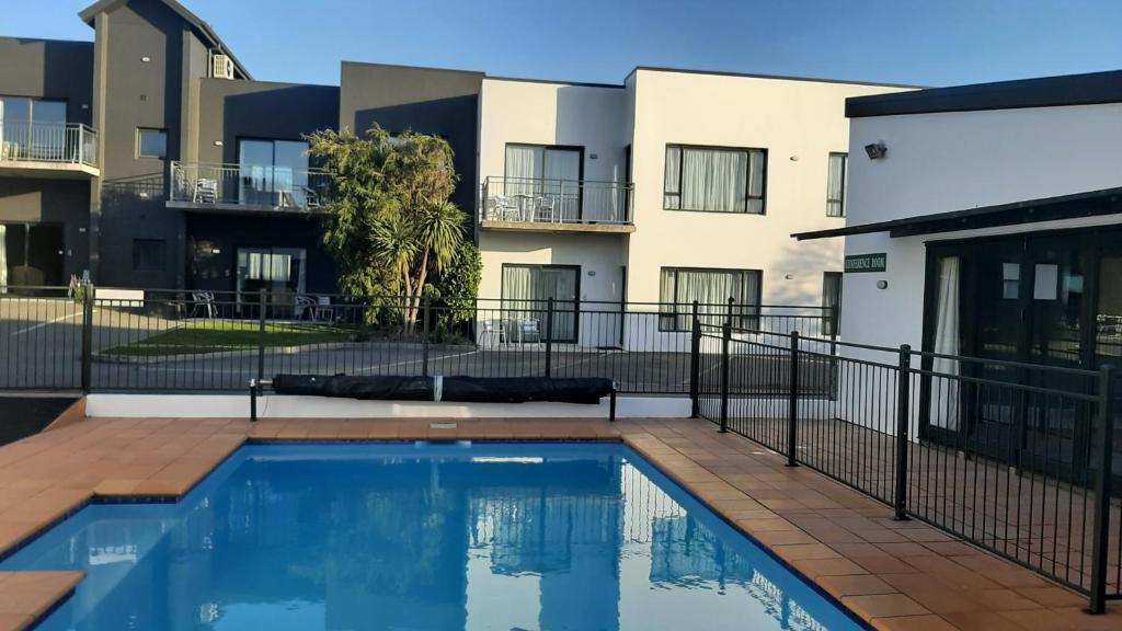Bazén v ubytování Kaikoura Gateway Motor Lodge nebo v jeho okolí