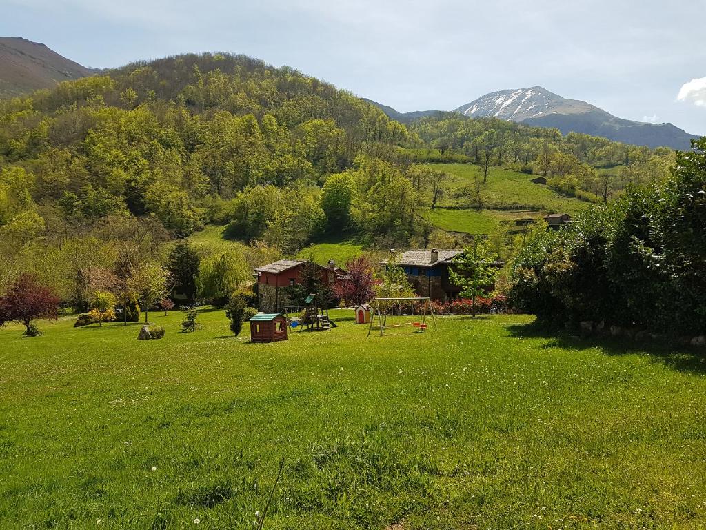 Casa Rural La Matuca, Senda Del Oso, Asturias (España Bucida ...