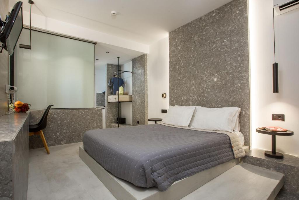 Dias Studios & Suites - 12