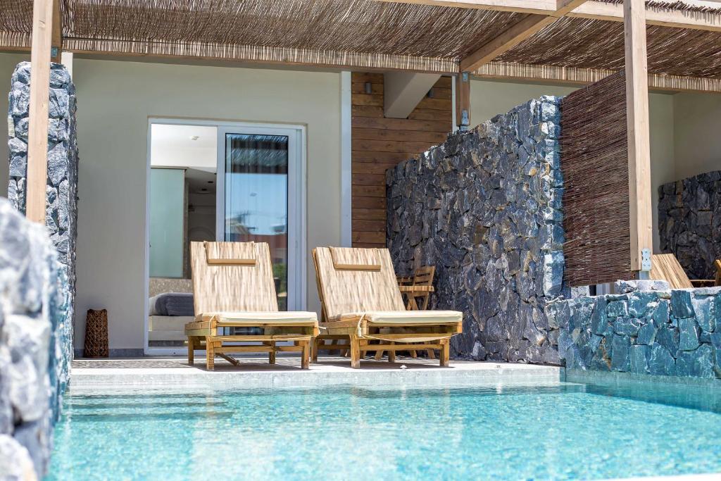 Dias Studios & Suites - 13