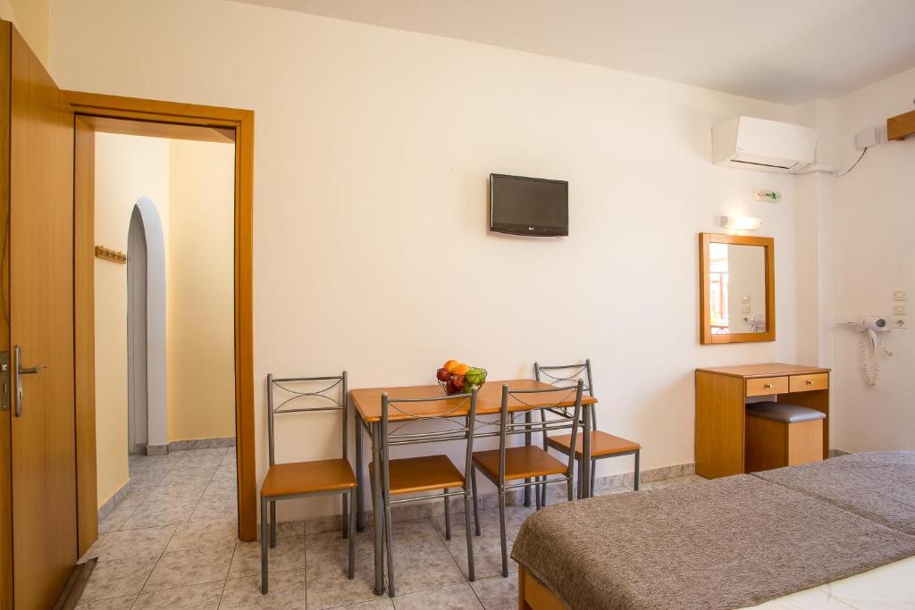 Dias Studios & Suites - 9