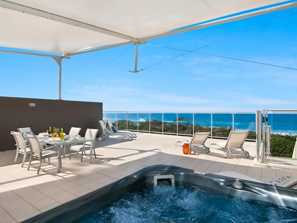 Gallery image of 1328 Luxury Beachfront Penthouse with Heated Rooftop Jacuzzi in Kingscliff