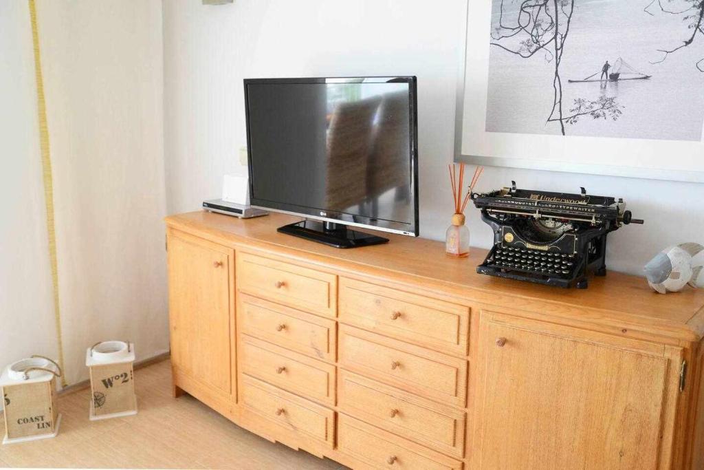 Televízia a/alebo spoločenská miestnosť v ubytovaní Apartamento playa arenal Calpe Grupo Terra de Mar, alojamientos con encanto