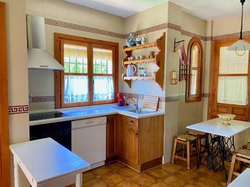 Kuchnia lub aneks kuchenny w obiekcie Precioso Chalet en Almuñecar junto al Mar con Garage privado