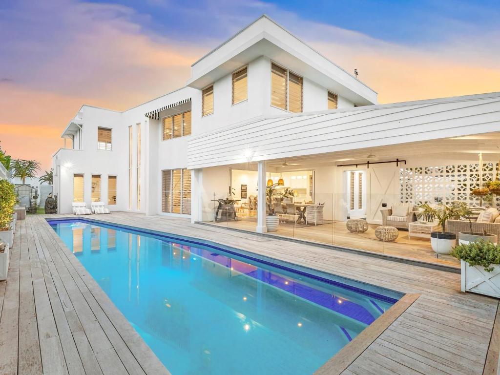 Gallery image of Coastal Luxe - 200m to the Beach plus Pool in Kingscliff