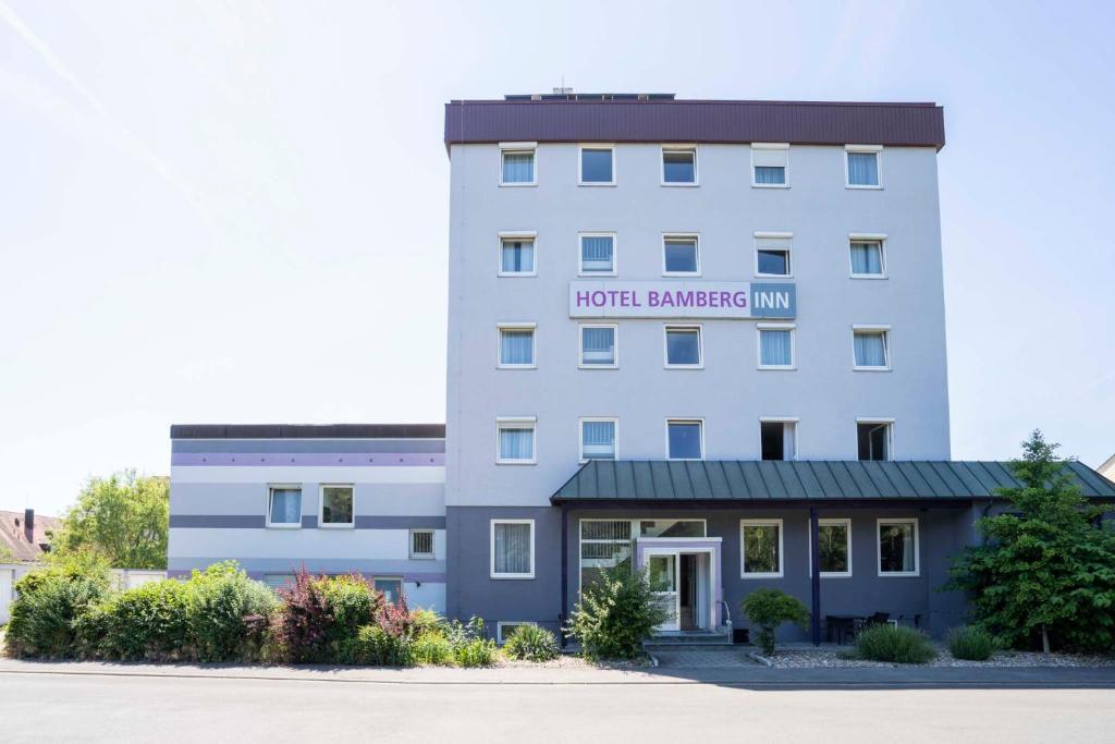 eine Ausstellung des Hotel-Botschafters-Gasthofs in der Unterkunft Bamberg Inn in Hallstadt