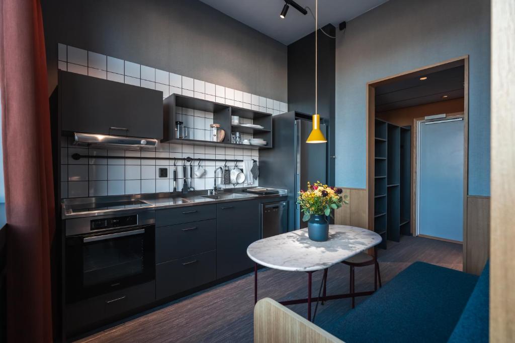 Kuchyň nebo kuchyňský kout v ubytování Mornington Hotel Bromma