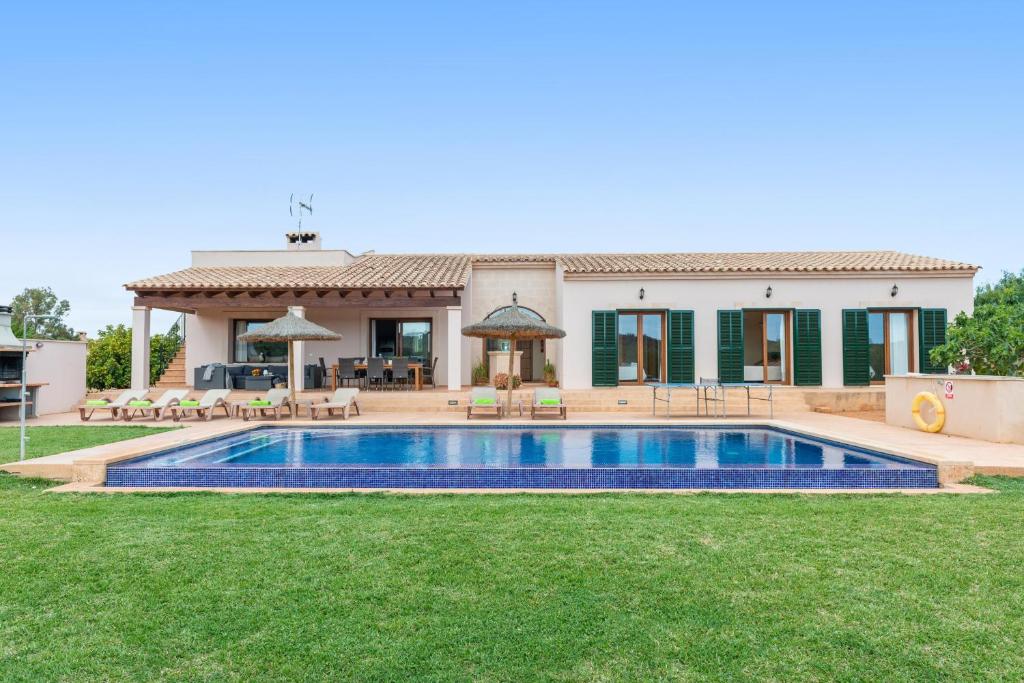 The swimming pool at or close to Sa Xorca