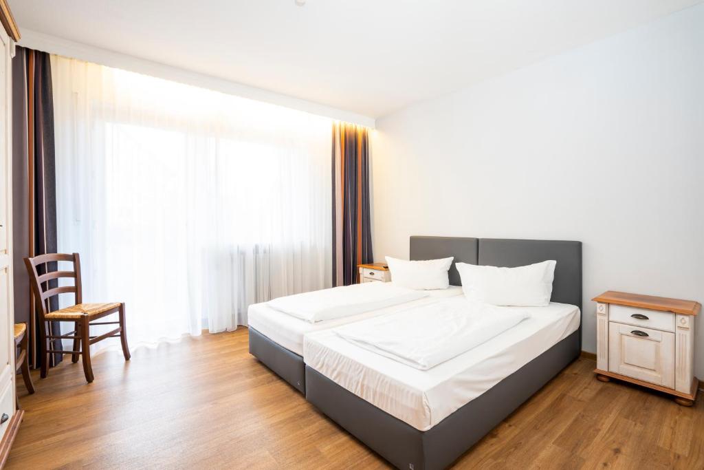 Postel nebo postele na pokoji v ubytování Bamberg Inn