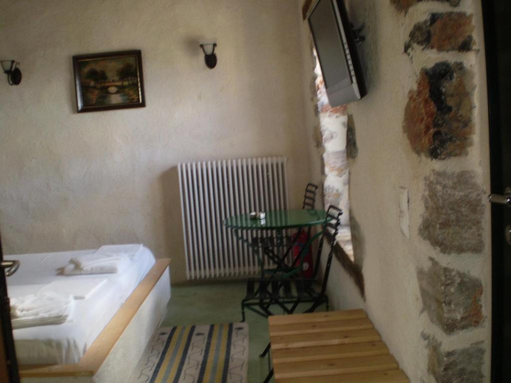 Postel nebo postele na pokoji v ubytování Arachovitika Kalivia