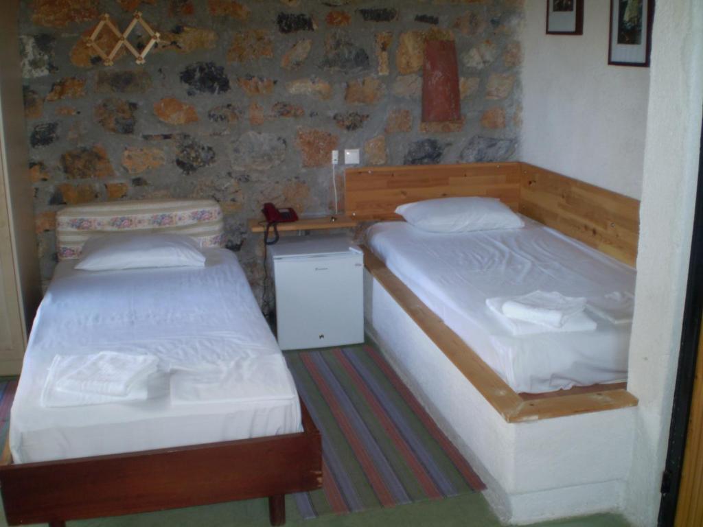 Postel nebo postele na pokoji v ubytování Arachovitika Kalivia