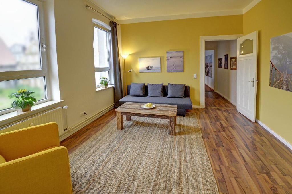 a living room with a blue couch and a coffee table at fewo1846 - Angelburg - komfortable Wohnung im Stadtzentrum in Flensburg
