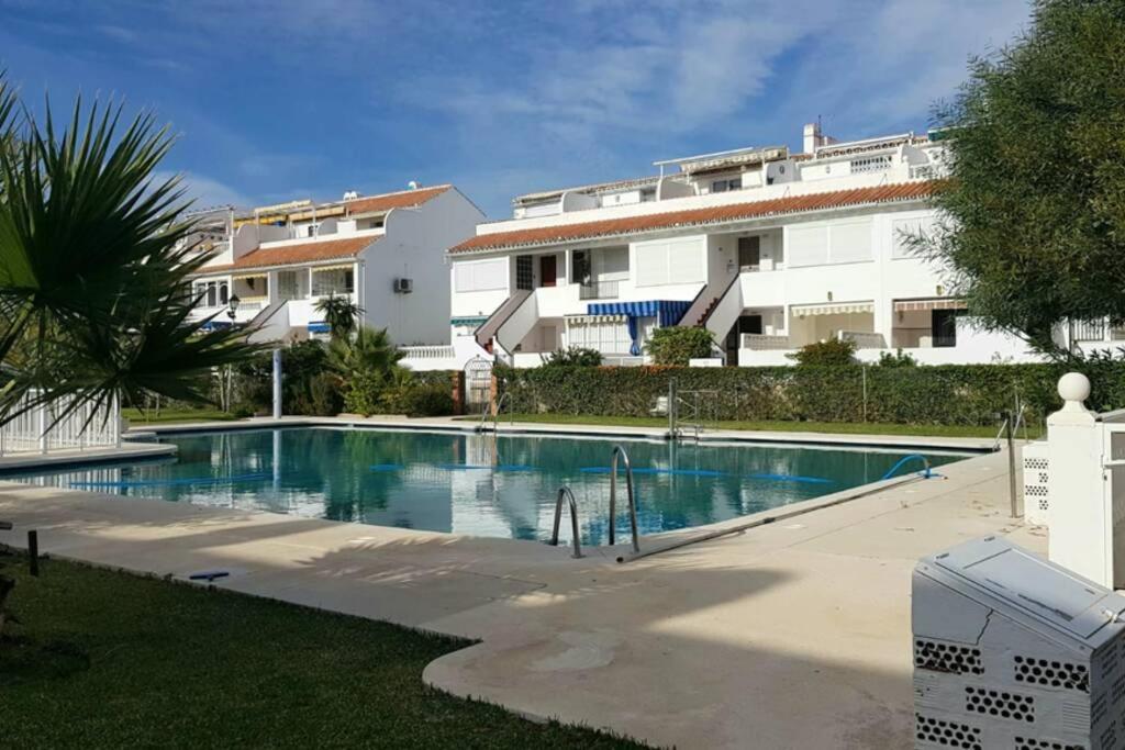Apartamento 2 dormitorios con piscina a solo 200m de la playa ...